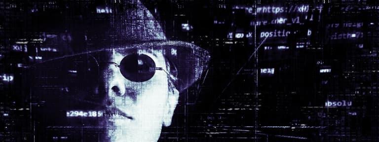 Persona con sombrero y un fondo muy rollo hacker de peliculas