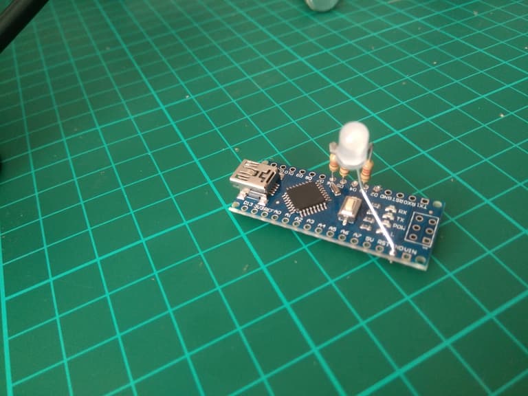 Montaje de los componentes sobre la placa Arduino nano